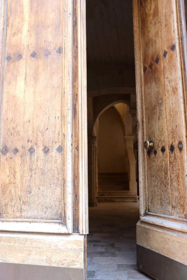 Uzes, Au Coeur Du Centre Medieval La Boussole D'Uzes, Appartement De Caractere Du XVII -Eme Siecle Eksteriør billede