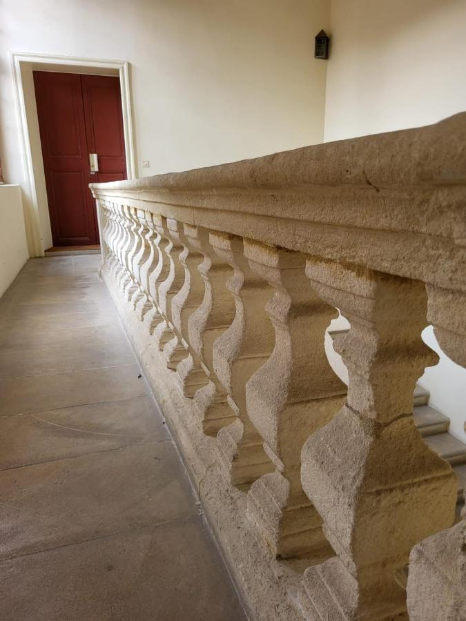 Uzes, Au Coeur Du Centre Medieval La Boussole D'Uzes, Appartement De Caractere Du XVII -Eme Siecle Eksteriør billede